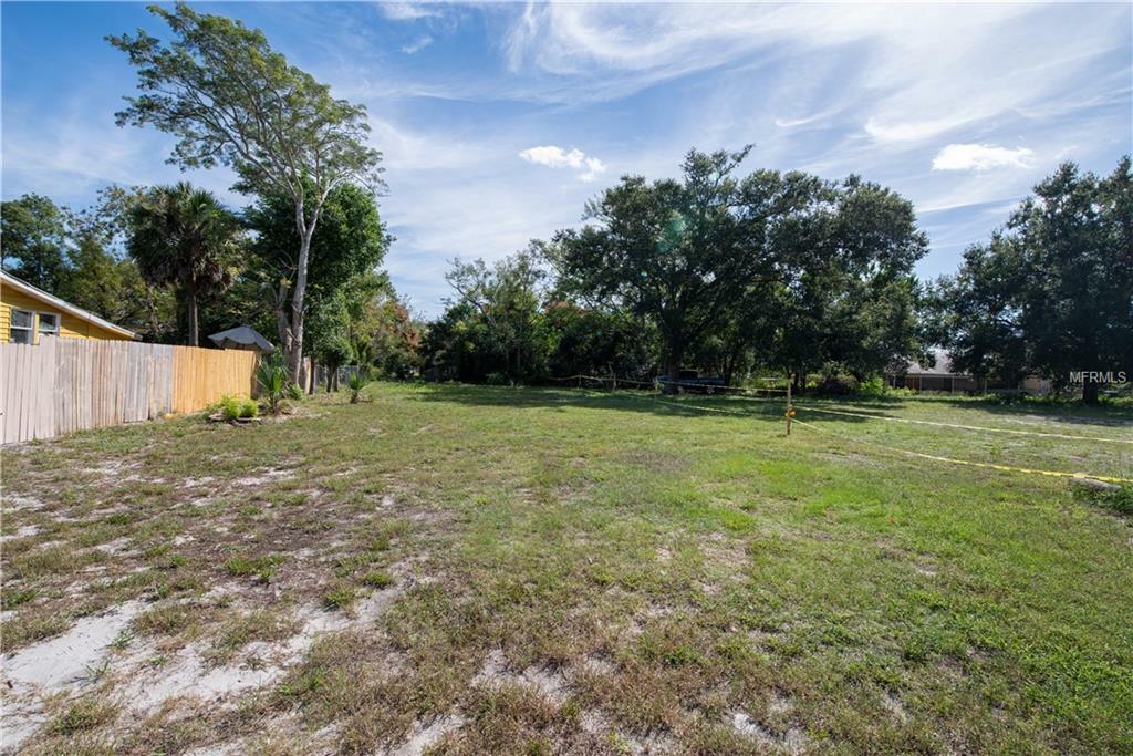 Property Photo:  207 N Maine Avenue  FL 32712 