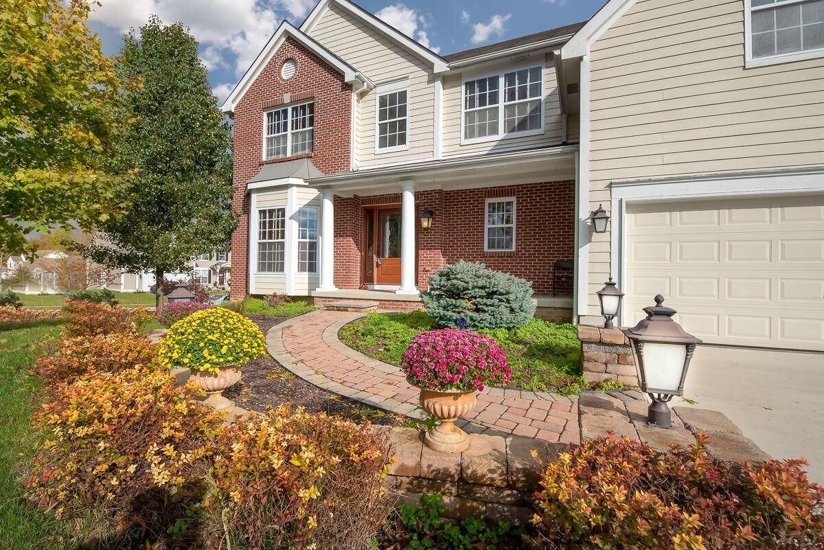 Property Photo:  328 Hawking Drive  OH 43021