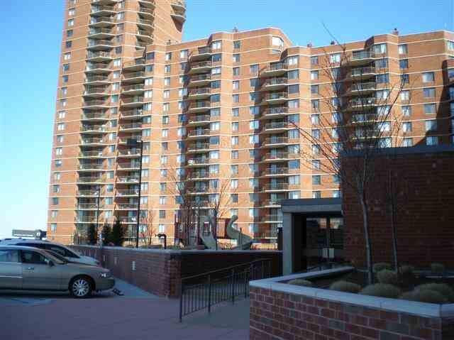 Property Photo:  1024 Harmon Cove Tower 1024  NJ 07094-1755 