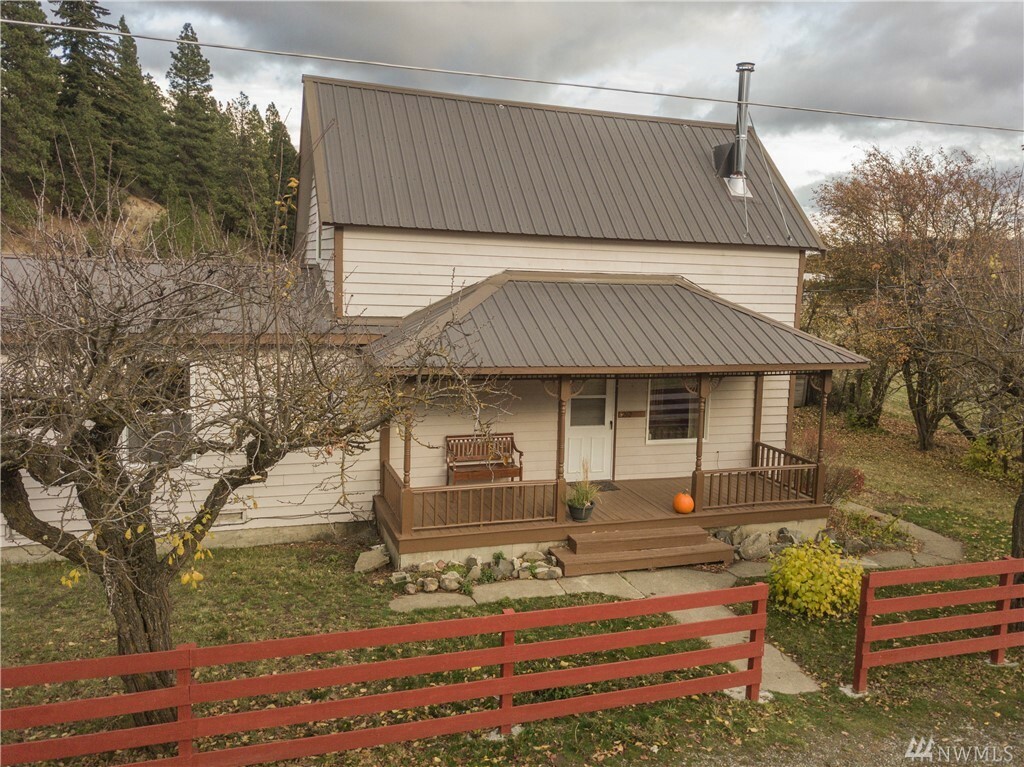 Property Photo:  212 Garden St N  WA 98922 