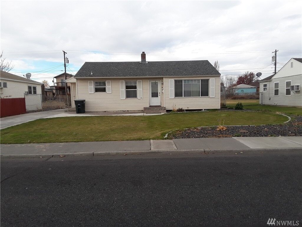 Property Photo:  140 W Northshore Dr  WA 98837 