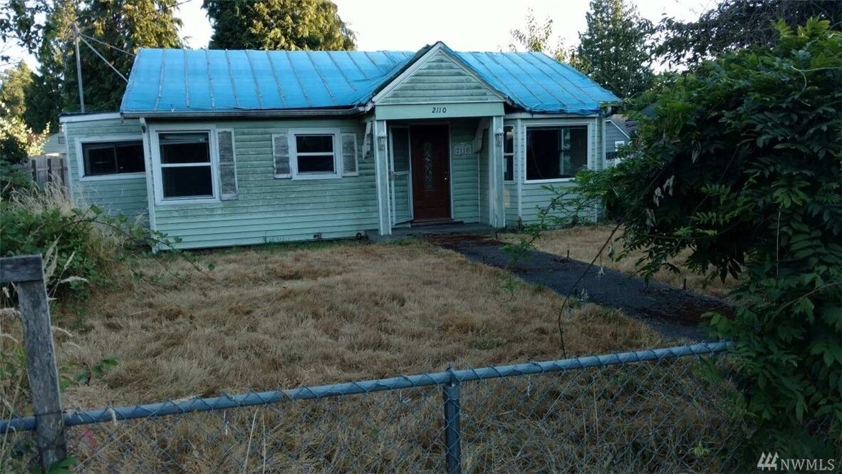 Property Photo:  2110 Monroe Ave  WA 98203 