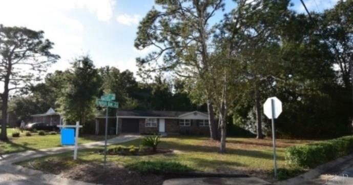 Property Photo: 6900 Oakcliff Rd FL 32526