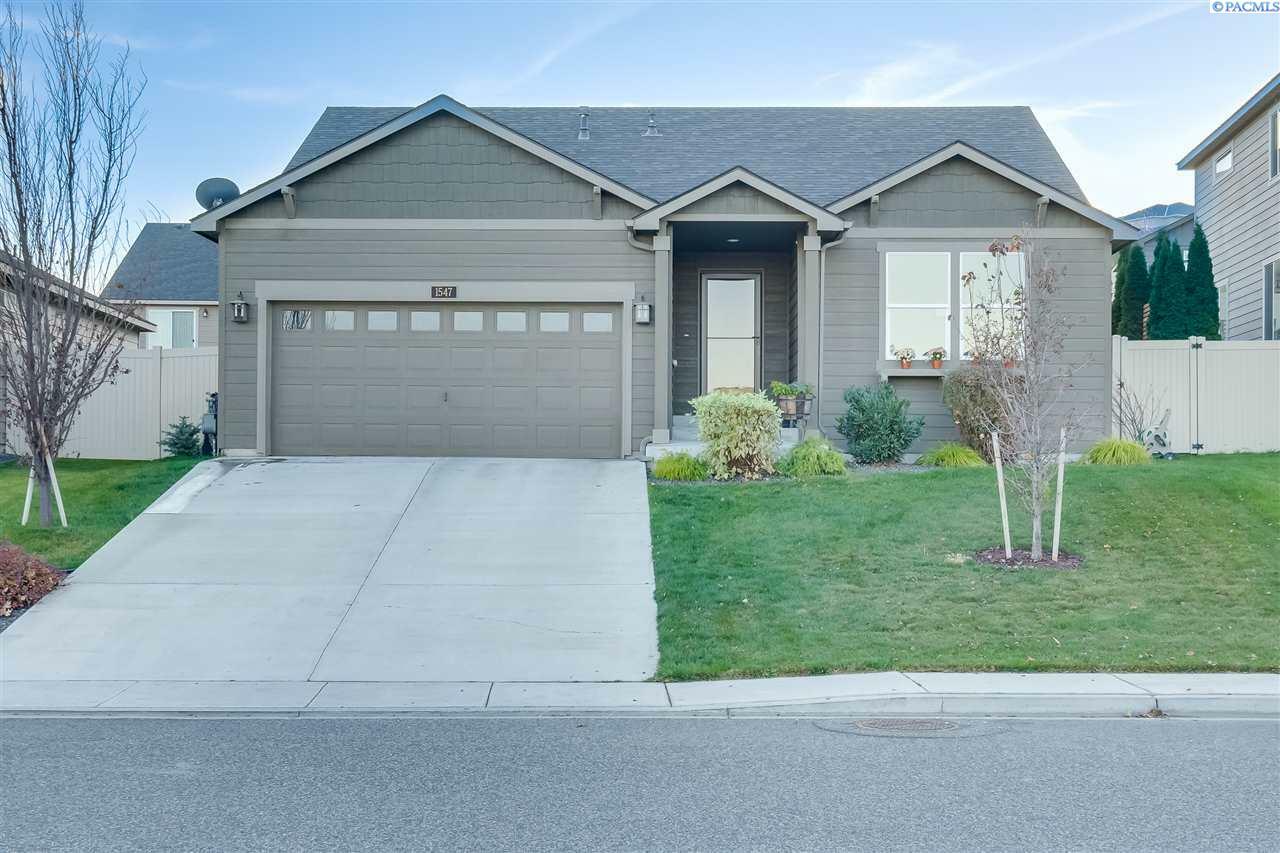 Property Photo:  1547 Purple Sage Street  WA 99352-9672 