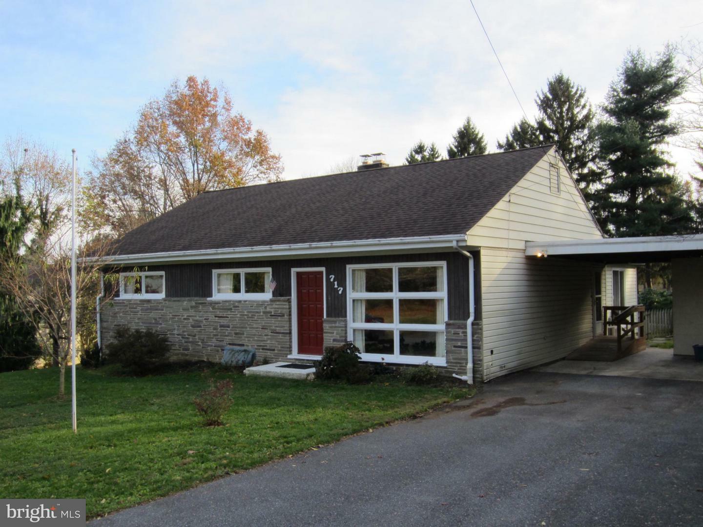 Property Photo:  717 Fairway Drive  PA 17603 