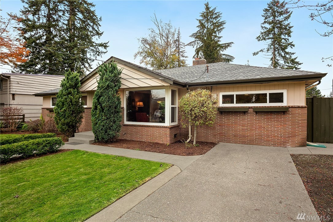 Property Photo:  1620 N 190th St  WA 98133 