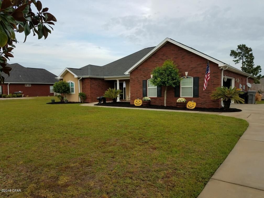 Property Photo: 7506 Nautical Court FL 32409