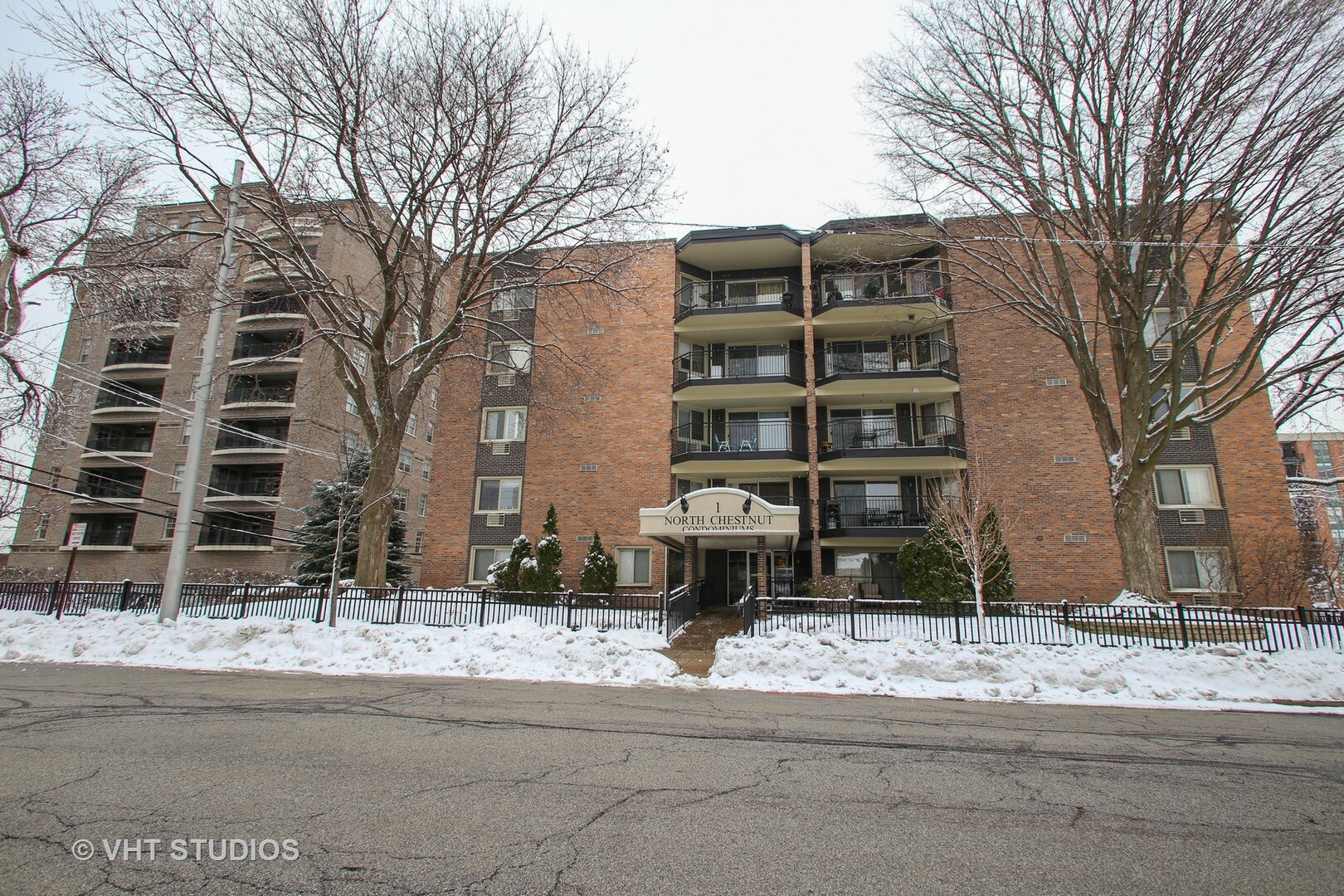 Property Photo: 1 North Chestnut Avenue 2G IL 60005