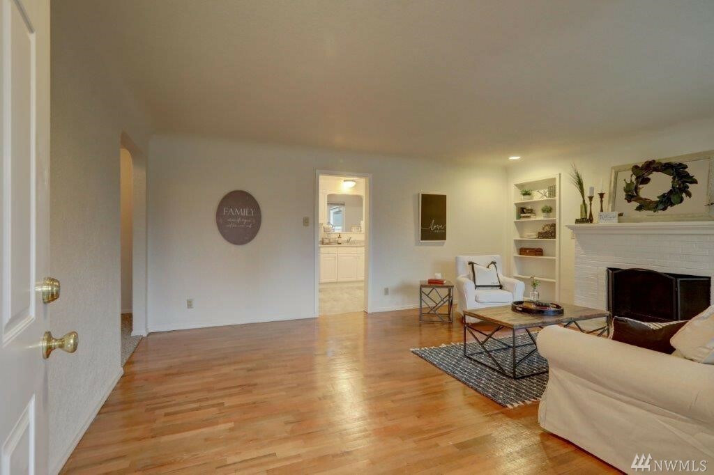 Property Photo: 6542 Lakewood Blvd SW WA 98499