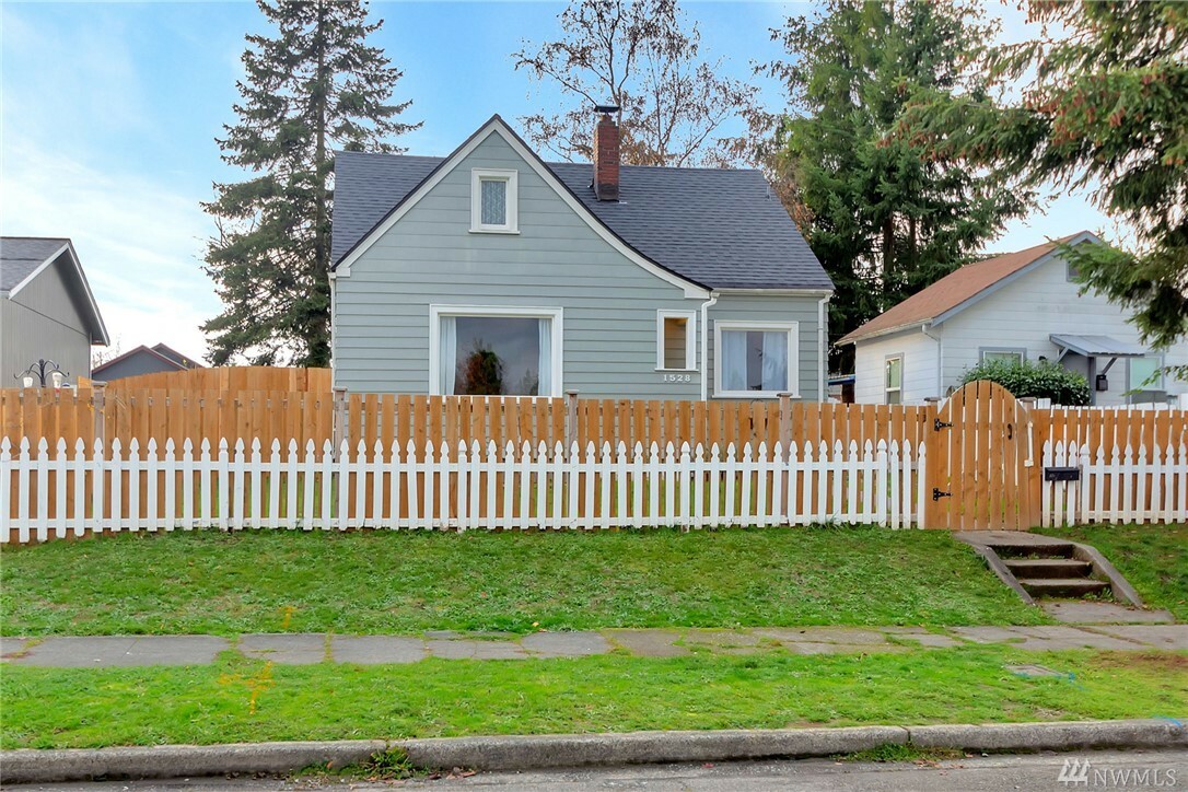 Property Photo:  1528 S Prospect St  WA 98405 