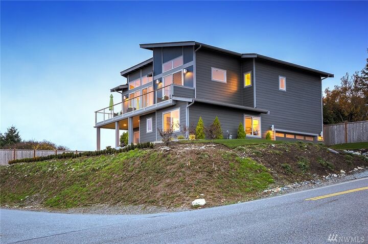 Property Photo:  21037 4th Ave S  WA 98198 