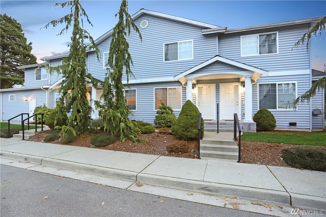 Property Photo:  4403 Hoyt Ave Abcd  WA 98203 