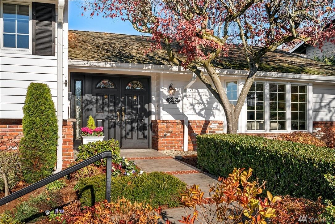 Property Photo:  8212 SE 64th St  WA 98040 