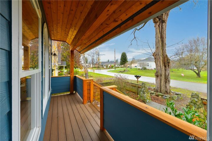 Property Photo:  1513 13th St  WA 98221 