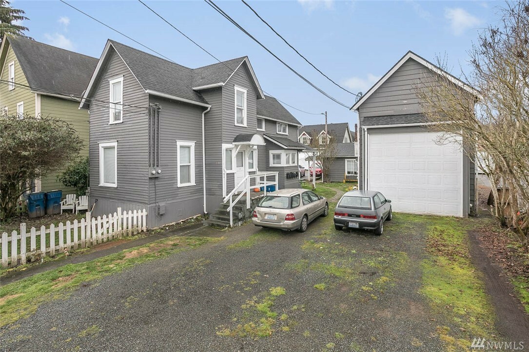 Property Photo:  130 Maple Ave  WA 98290 