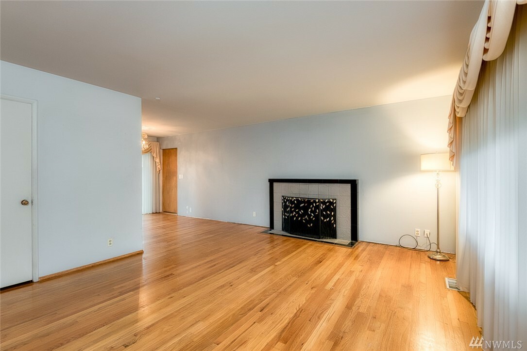 Property Photo: 7017 193rd Place SW WA 98036