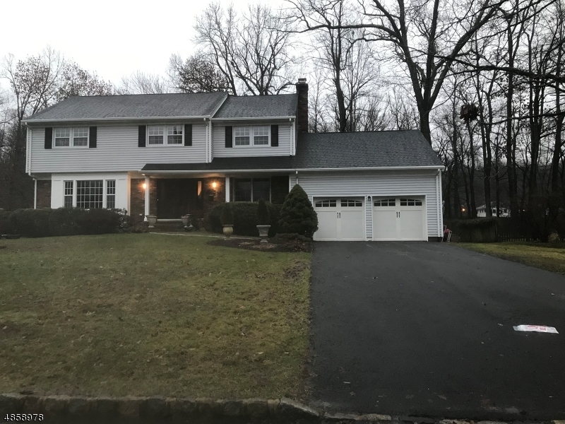 Property Photo:  15 Bristol Ct  NJ 07922 