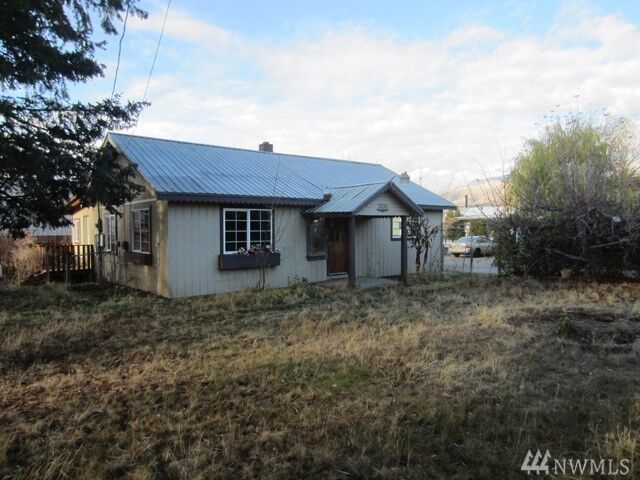 Property Photo:  3230 NW Cascade Ave  WA 98802 