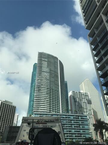 Property Photo:  200 Biscayne Boulevard Way 5007  FL 33131 