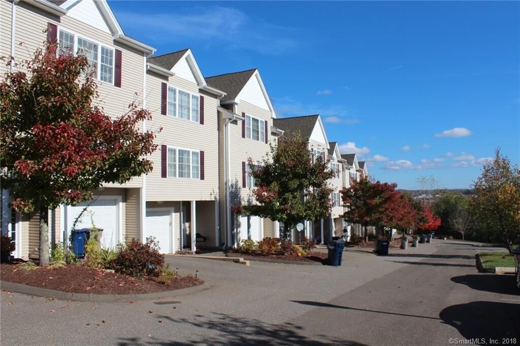 Property Photo: 2720 State Street 10 CT 06517