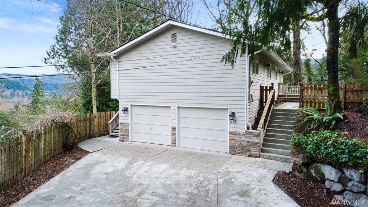 Property Photo: 614 Mount Everest Lane SW 98027 WA 98027
