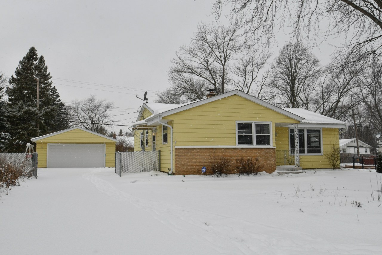 Property Photo: 8613 N 51st St WI 53223