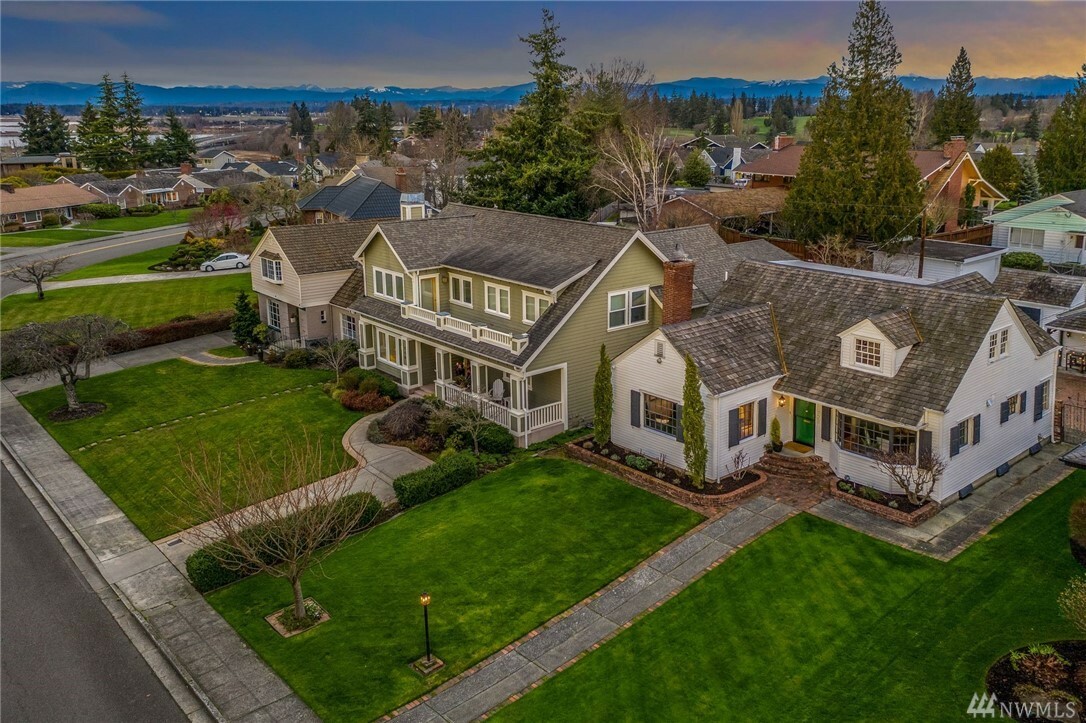 Property Photo: 723 Grand Ave WA 98201