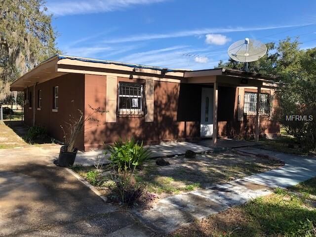 Property Photo:  825 E Jackson Avenue  FL 32757 