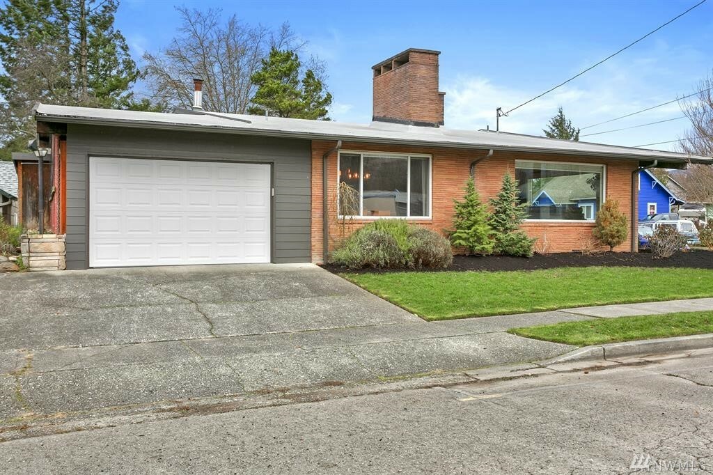 Property Photo:  201 5th St  WA 98294 