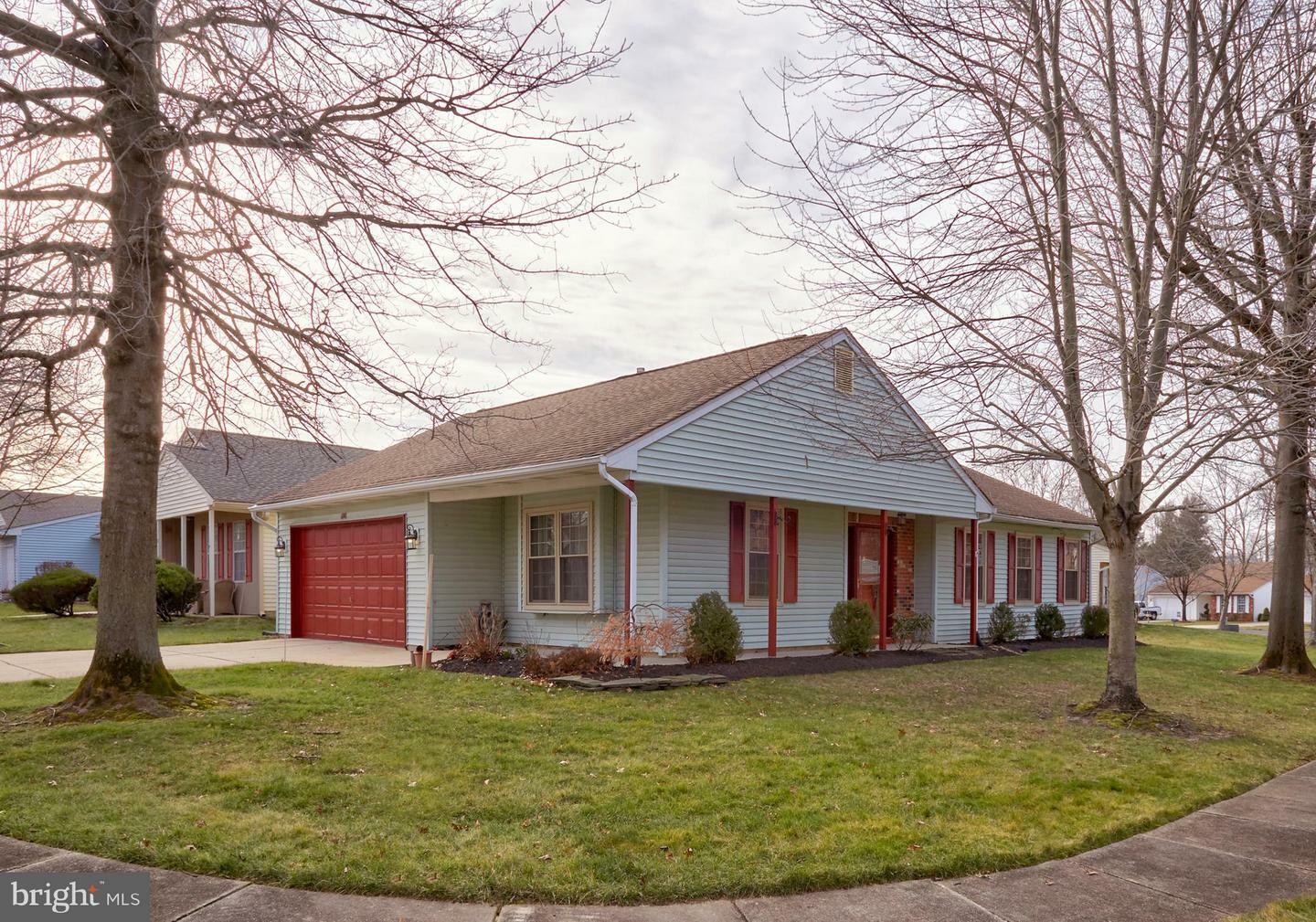 Property Photo:  1 Fernwood Court  NJ 08022 