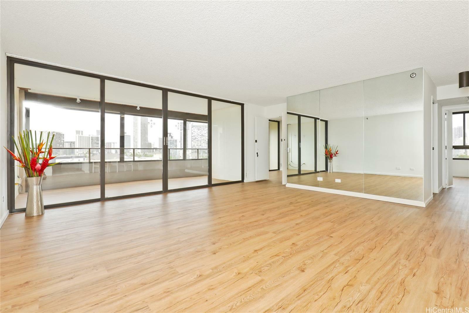 Property Photo:  581 Kamoku Street 806  HI 96826 