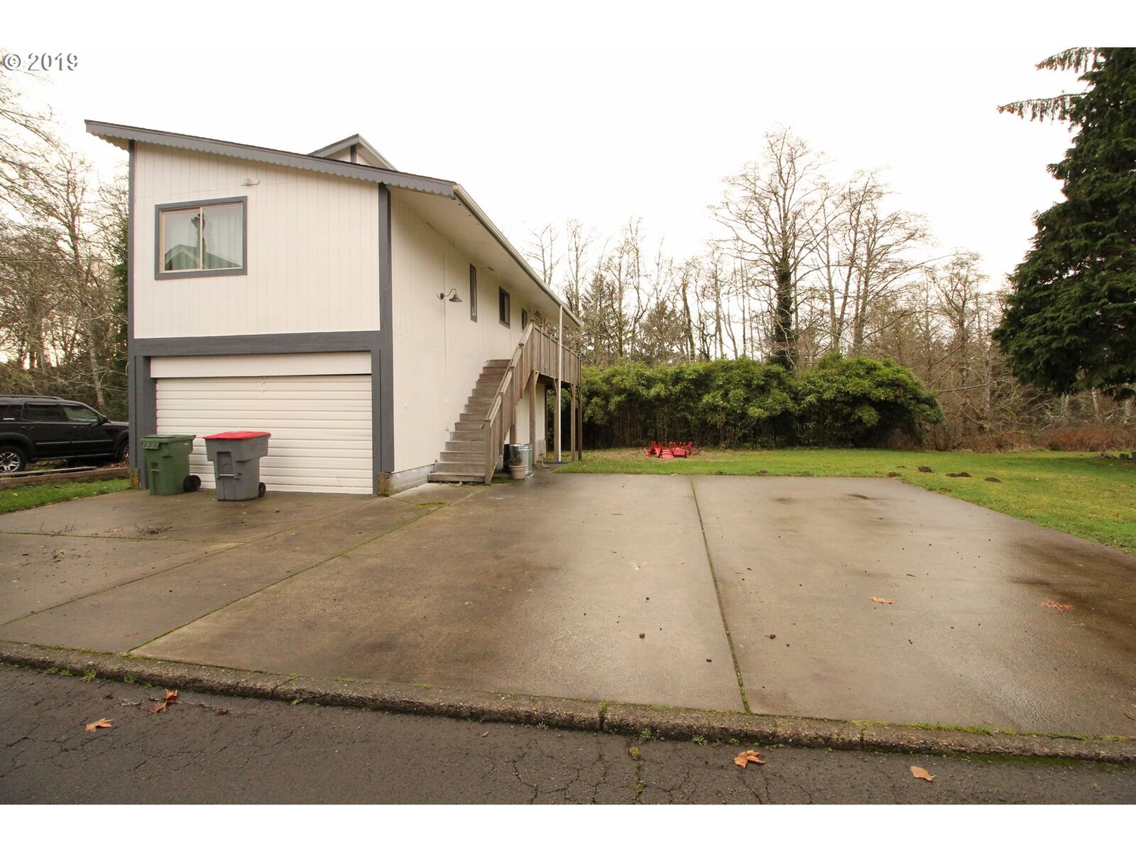 Property Photo: 541 Silverside St OR 97121