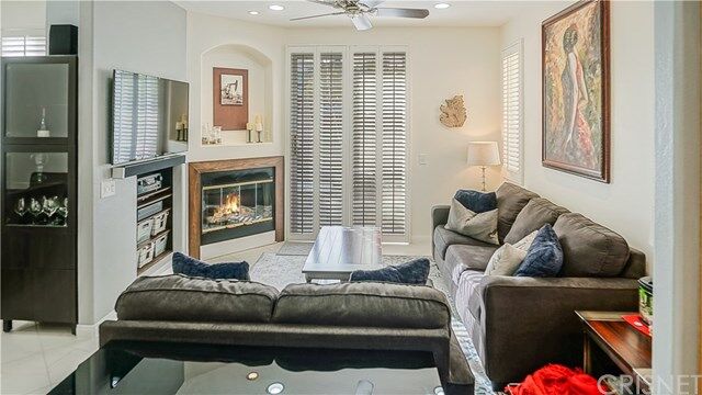 Property Photo: 28469 Mayfair Drive CA 91354