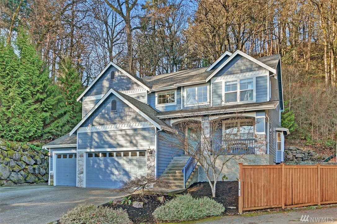 Property Photo:  1021 R St NW  WA 98001 