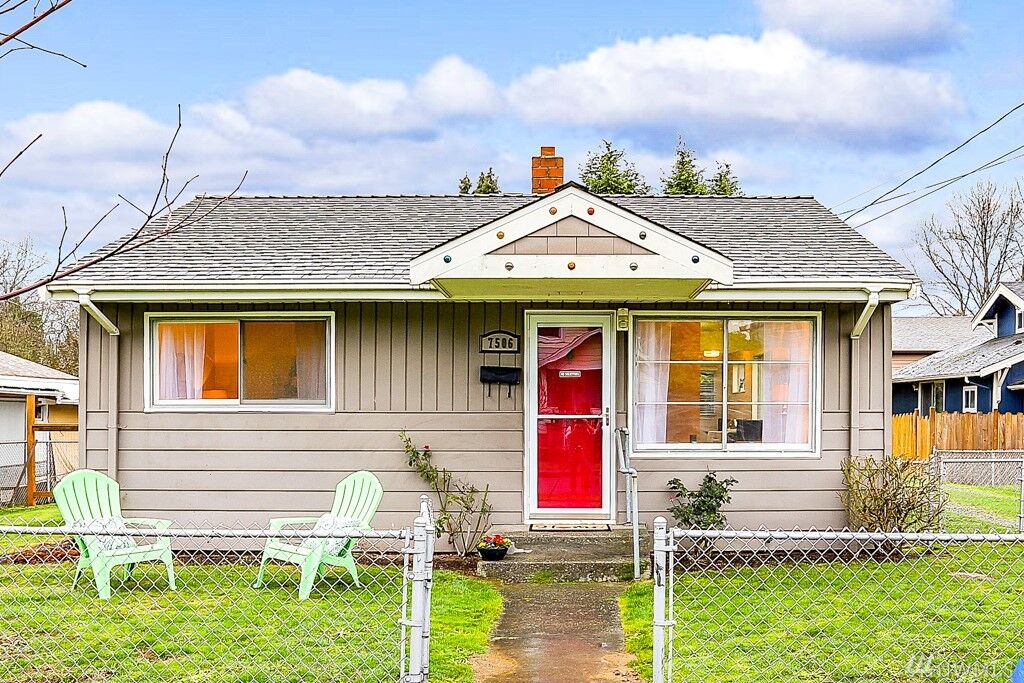 Property Photo:  7506 11th Ave SW  WA 98106 
