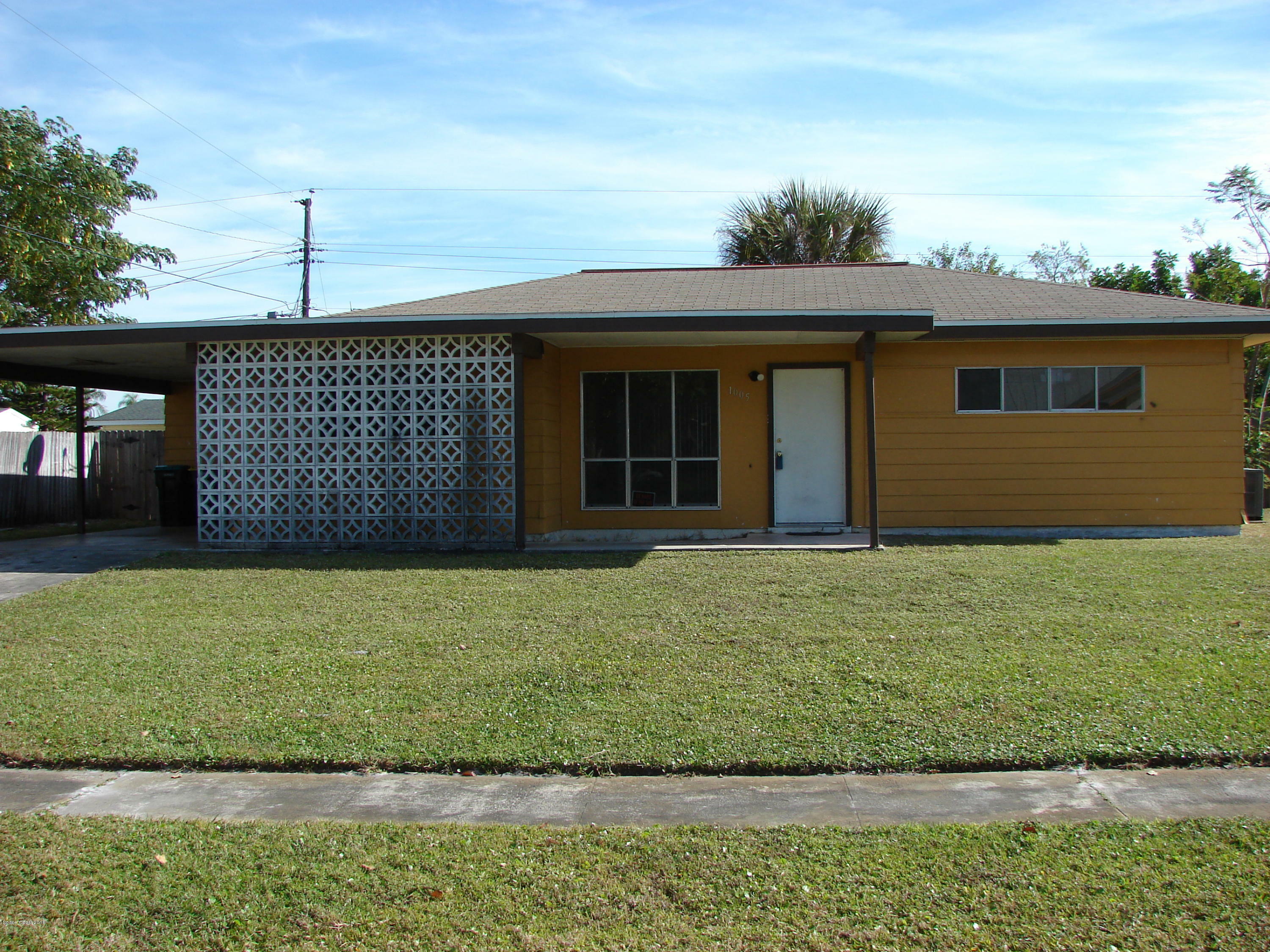 Property Photo:  1005 Jersey Lane NE  FL 32905 