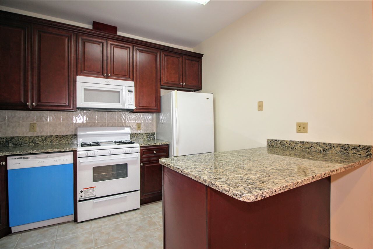 Property Photo:  1005 Central Ave 3A  NJ 07087 