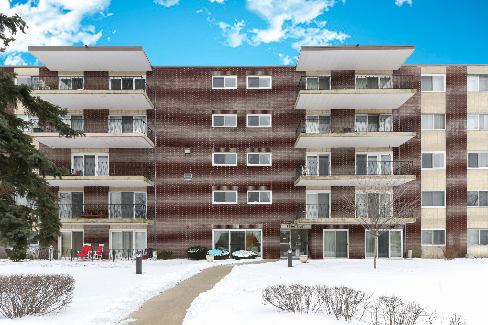 Property Photo:  5300 Walnut Avenue 20D  IL 60515 
