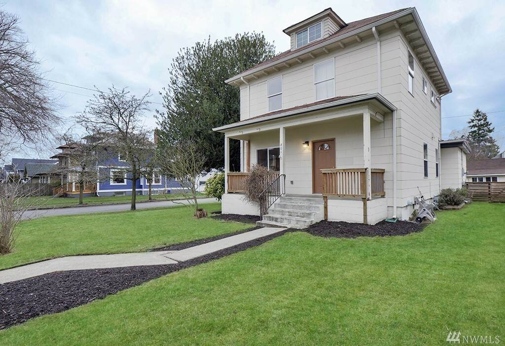 Property Photo:  801 S Steele St  WA 98405 