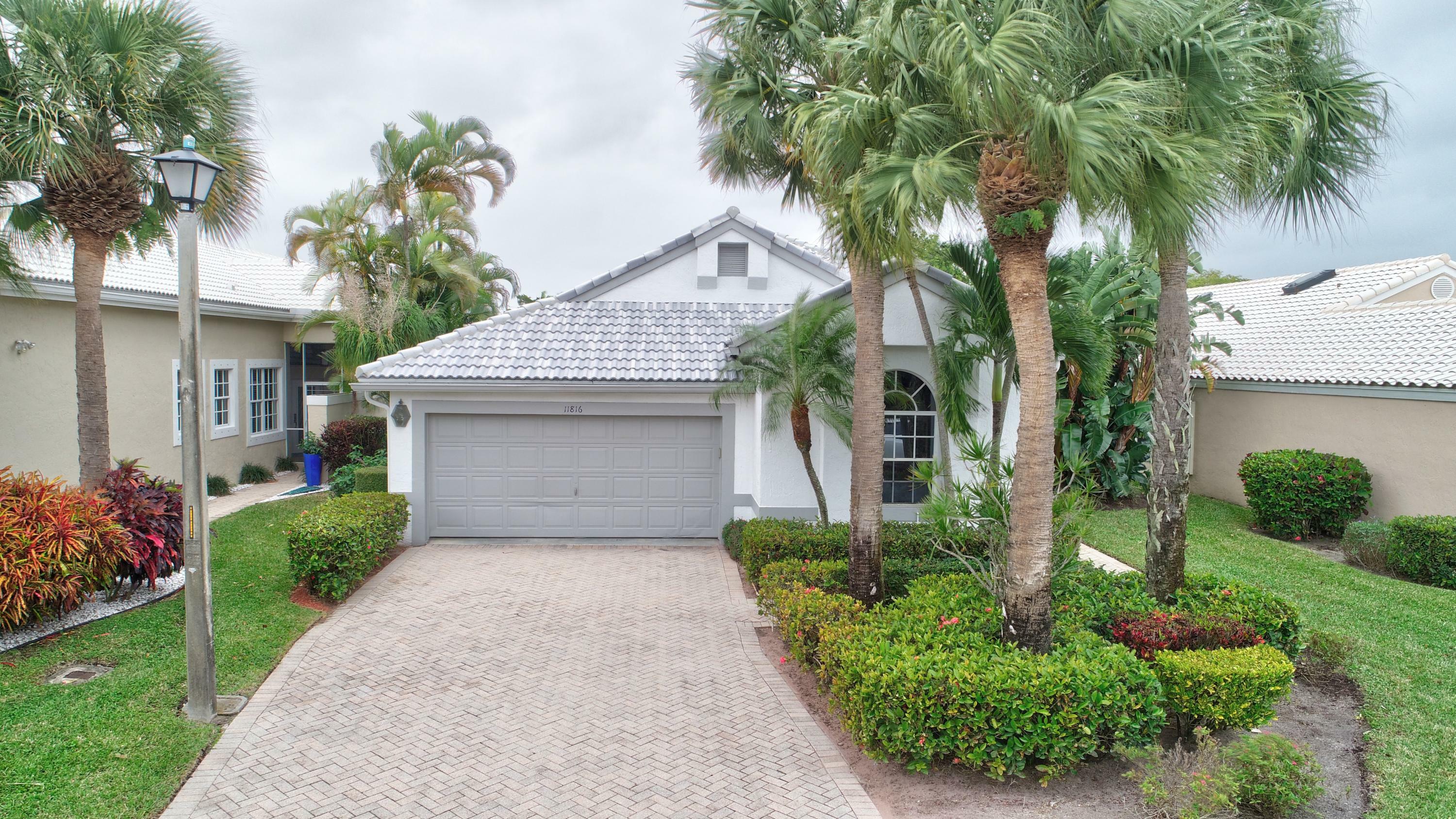 Property Photo:  11816 Fountainside Circle  FL 33437 