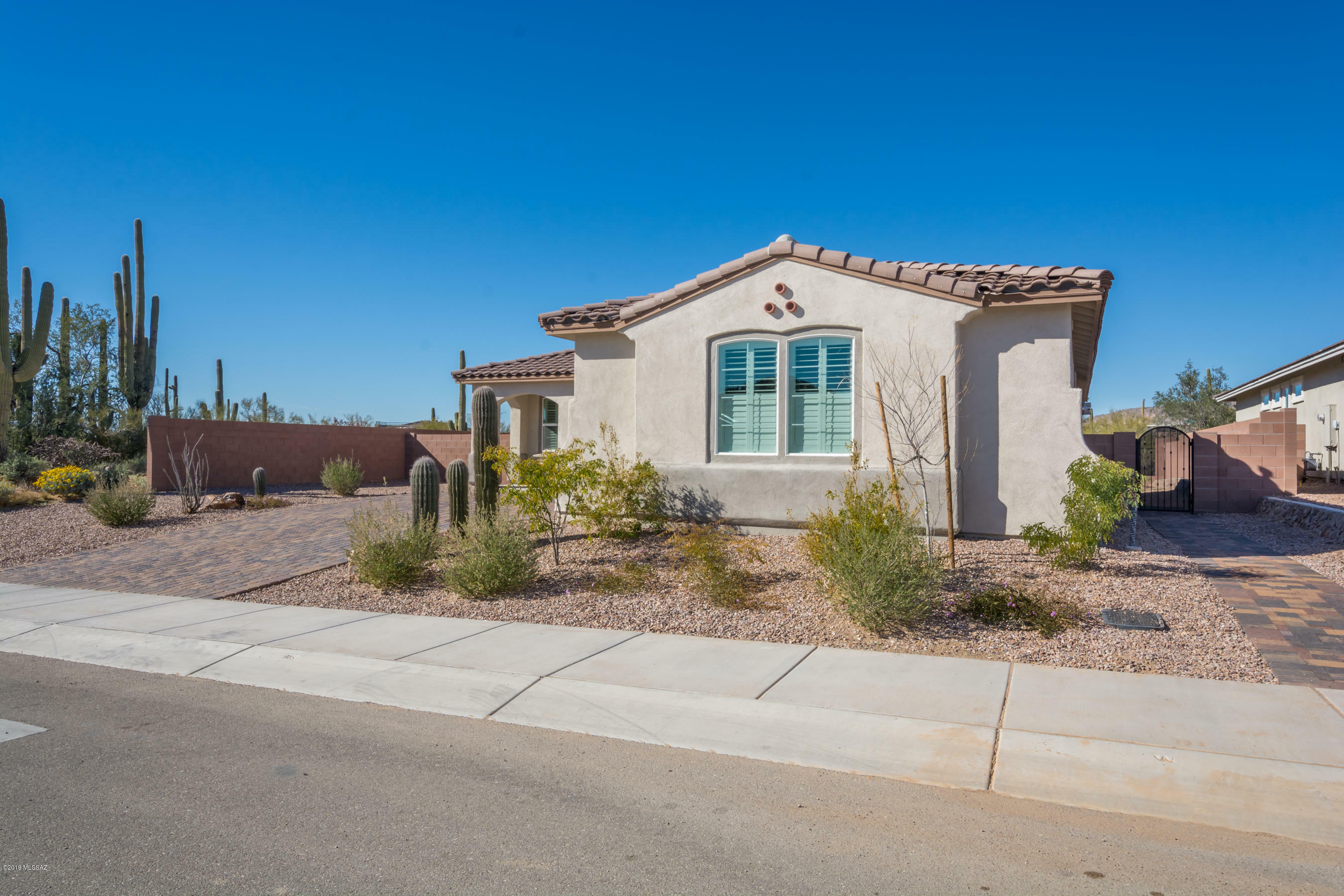 Property Photo: 7250 W Secret Bluff Ps AZ 85658