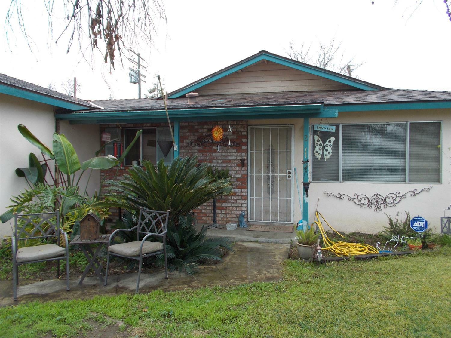 Property Photo:  211 Mathew Street  CA 93257 