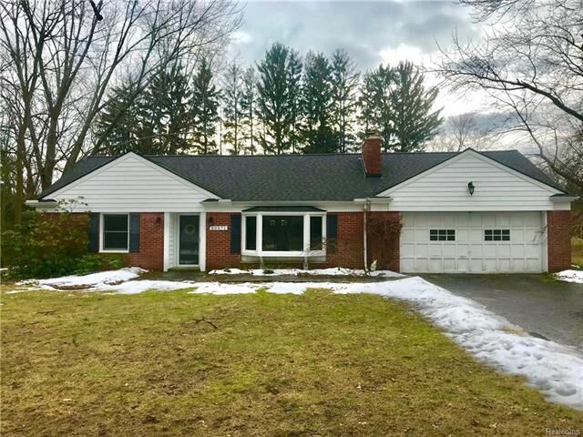 Property Photo:  30571 N Greenbriar Road  MI 48025 