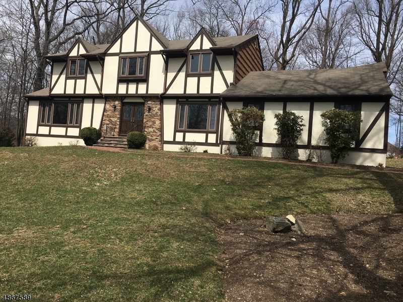 Property Photo:  5 Wychwood Rd  NJ 07960 