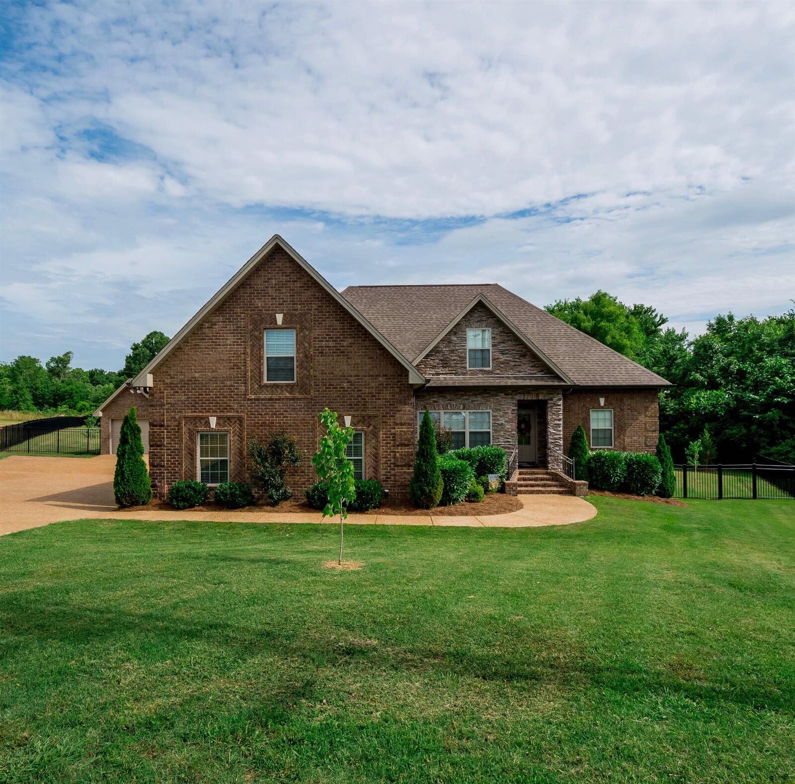 Property Photo: 807 Kimber Ln TN 37087