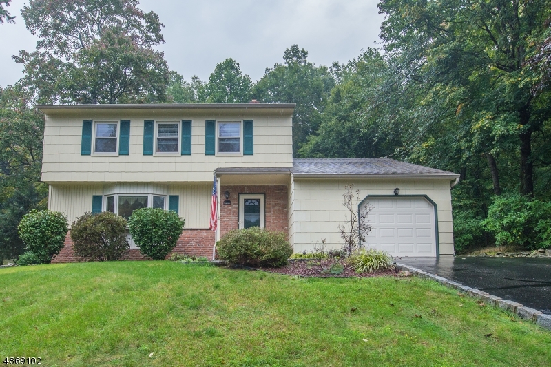 Property Photo:  7 Ash Ct  NJ 07456 