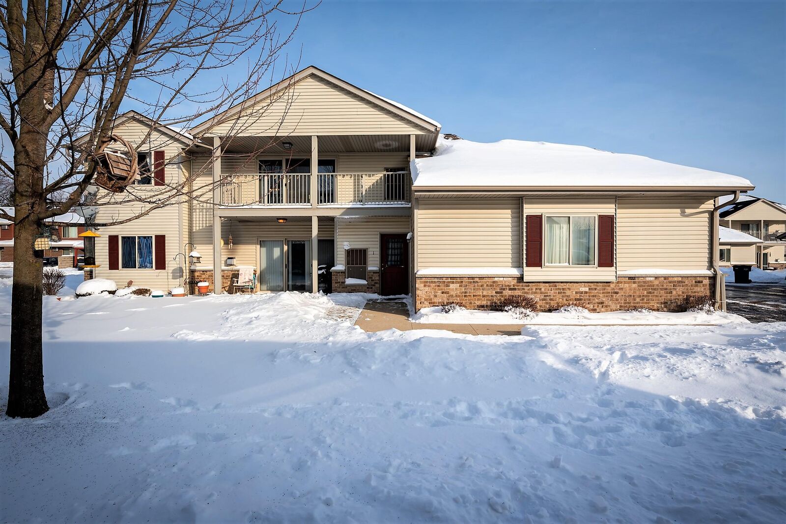 Property Photo: 956 Roseland Dr 1 WI 53040
