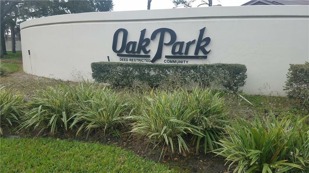 Property Photo:  808 Oak Park Place  FL 33511 