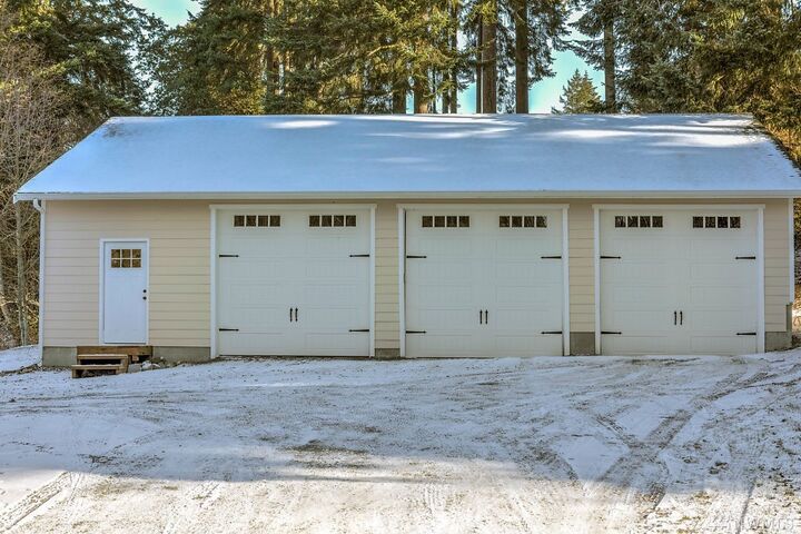 Property Photo: 5000 Evergreen St WA 98277