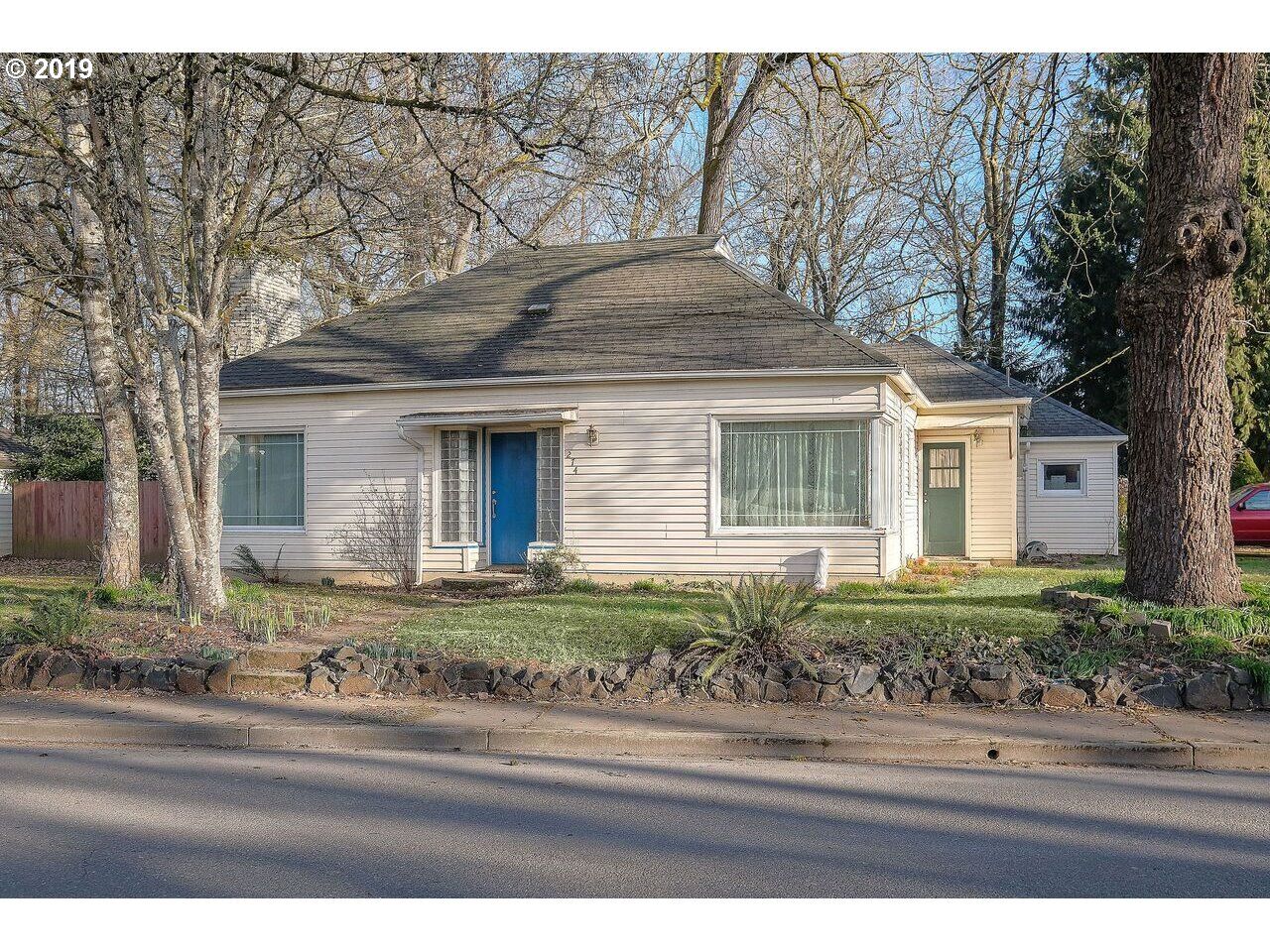 Property Photo:  274 S Settlemier Ave  OR 97071 